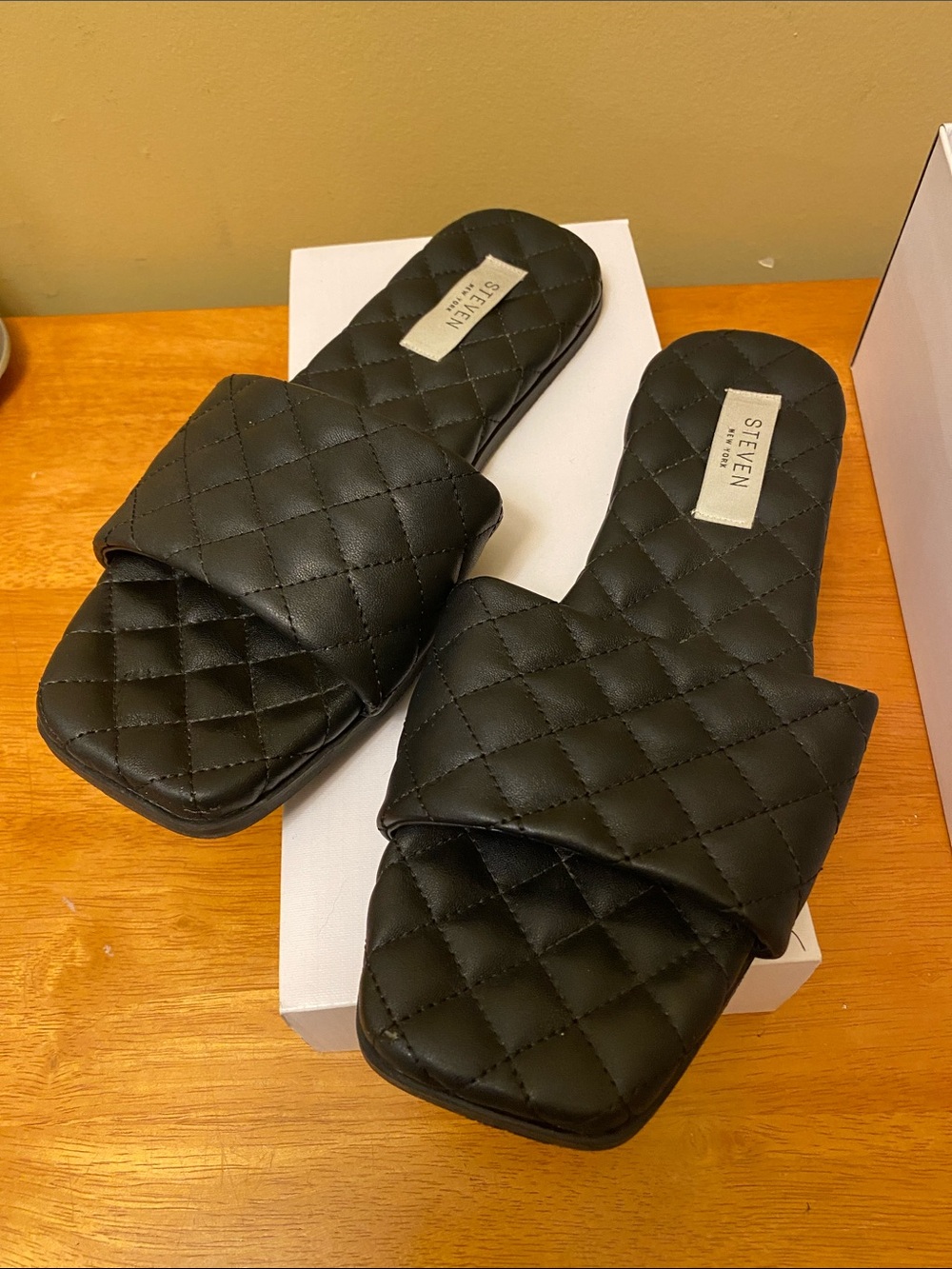 Steven Steve Madden Yuki Black Quilted Sandals Slides Size 8